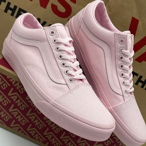 Vans Men’s Pink Sneakers Classic Design Old Skool
Pastel Mono Pink
VN000CT8PNK - Picture 9 of 16